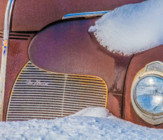 This 1940 DeSoto grill matches its geometry with the geometry of snow.